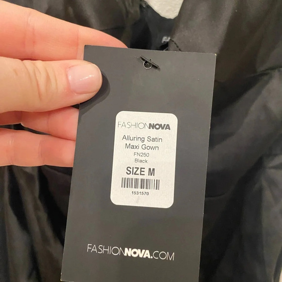 NWT Fashion Nova Alluring Satin Maxi Gown Size Medium - Picture 2 of 3